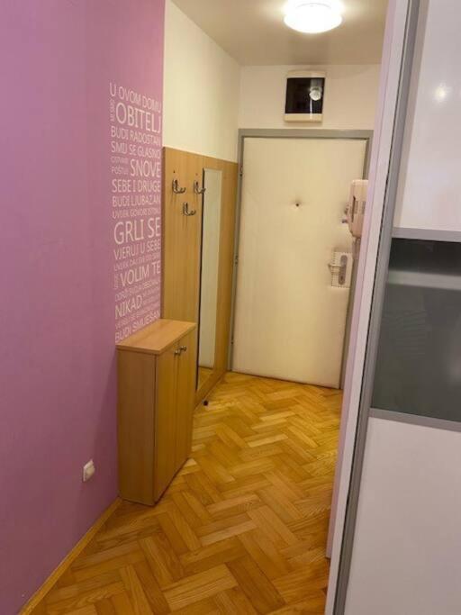 Appartamento Self Check-In Studio With Wi-Fi And Parking Place Zagabria Esterno foto