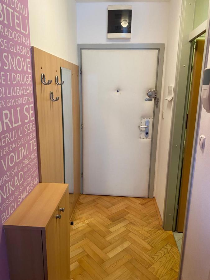 Appartamento Self Check-In Studio With Wi-Fi And Parking Place Zagabria Esterno foto